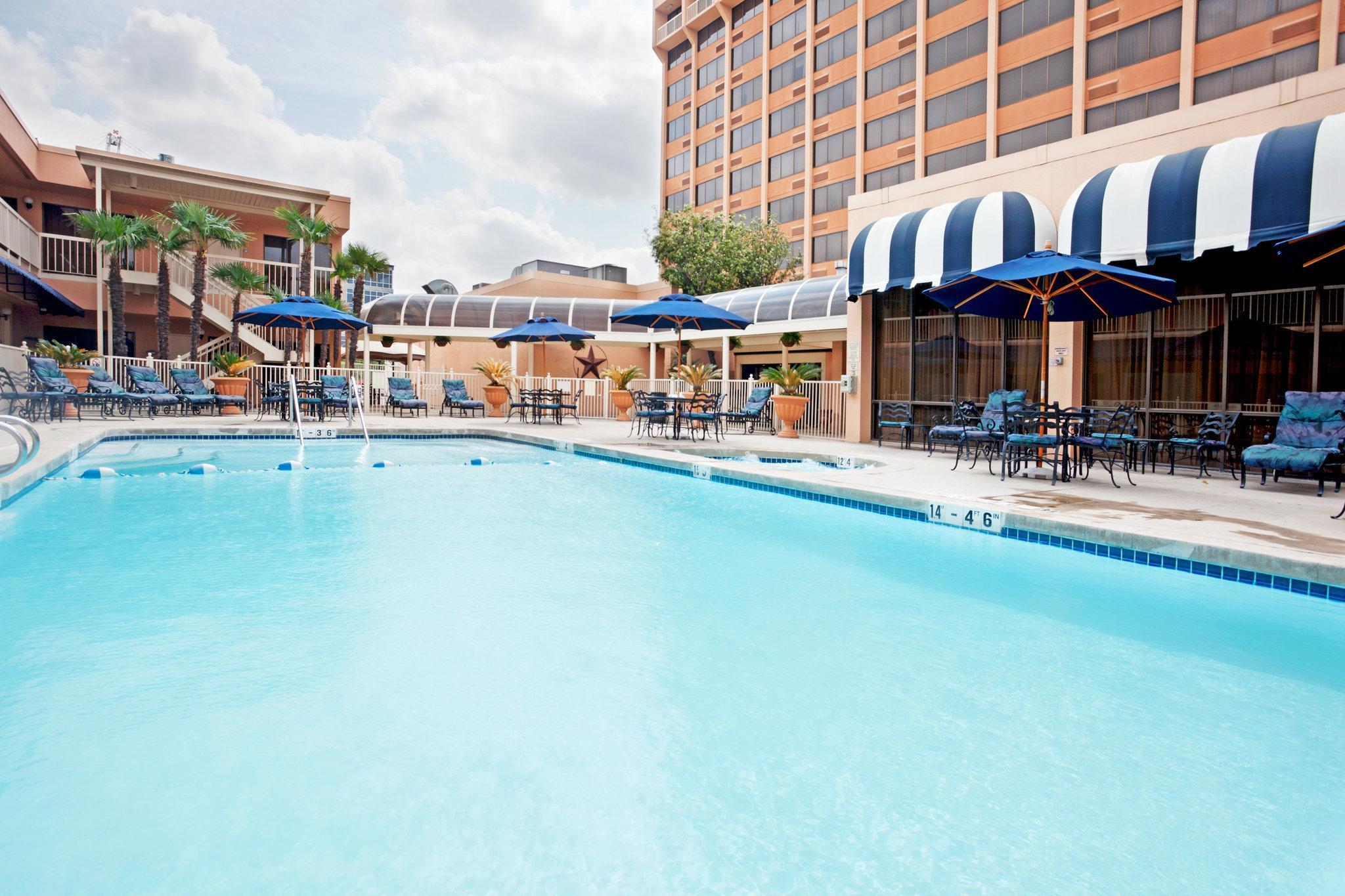 Crowne Plaza San Antonio Airport By Ihg Hotel Exterior photo
