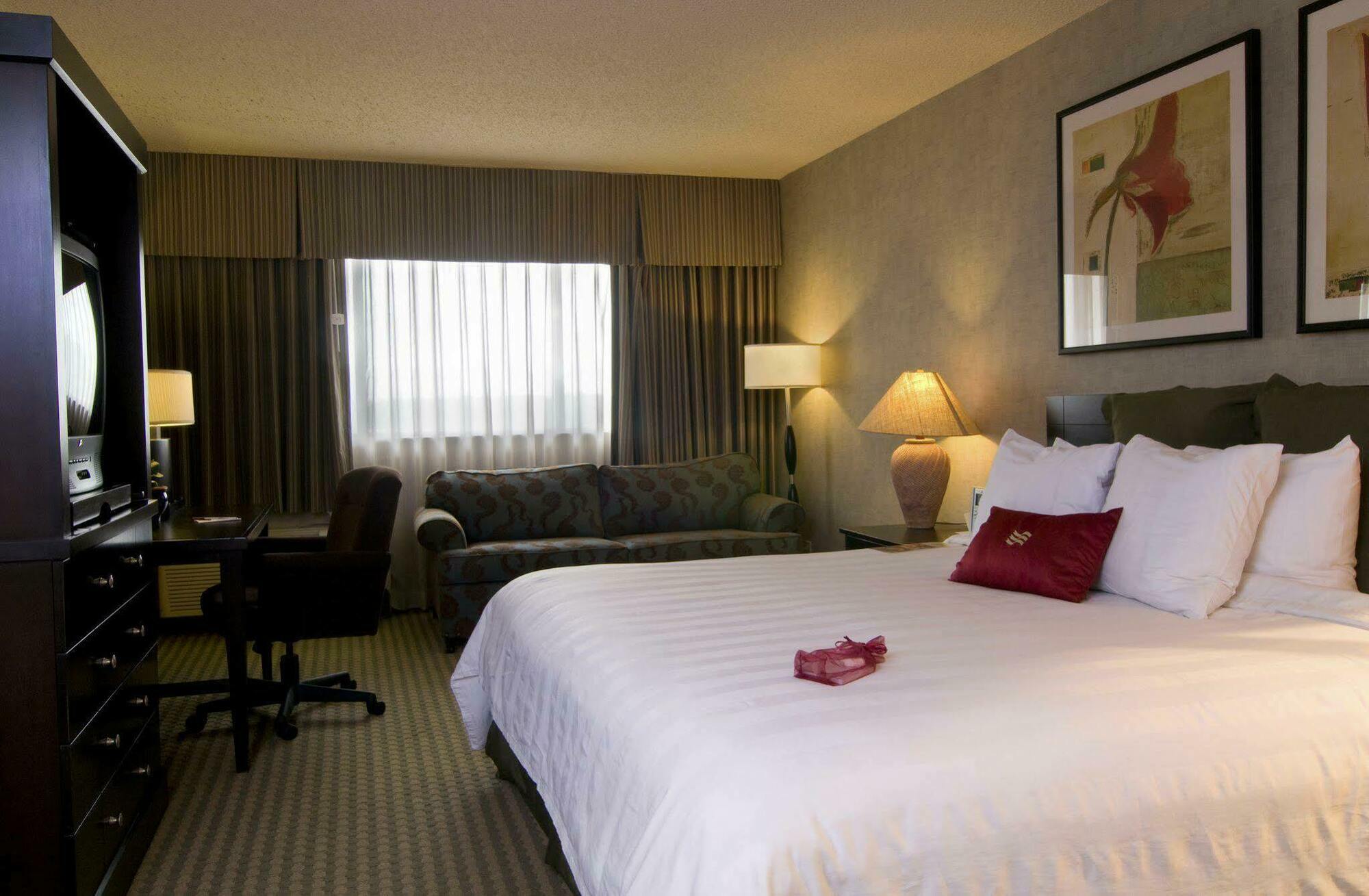 Crowne Plaza San Antonio Airport By Ihg Hotel Exterior photo