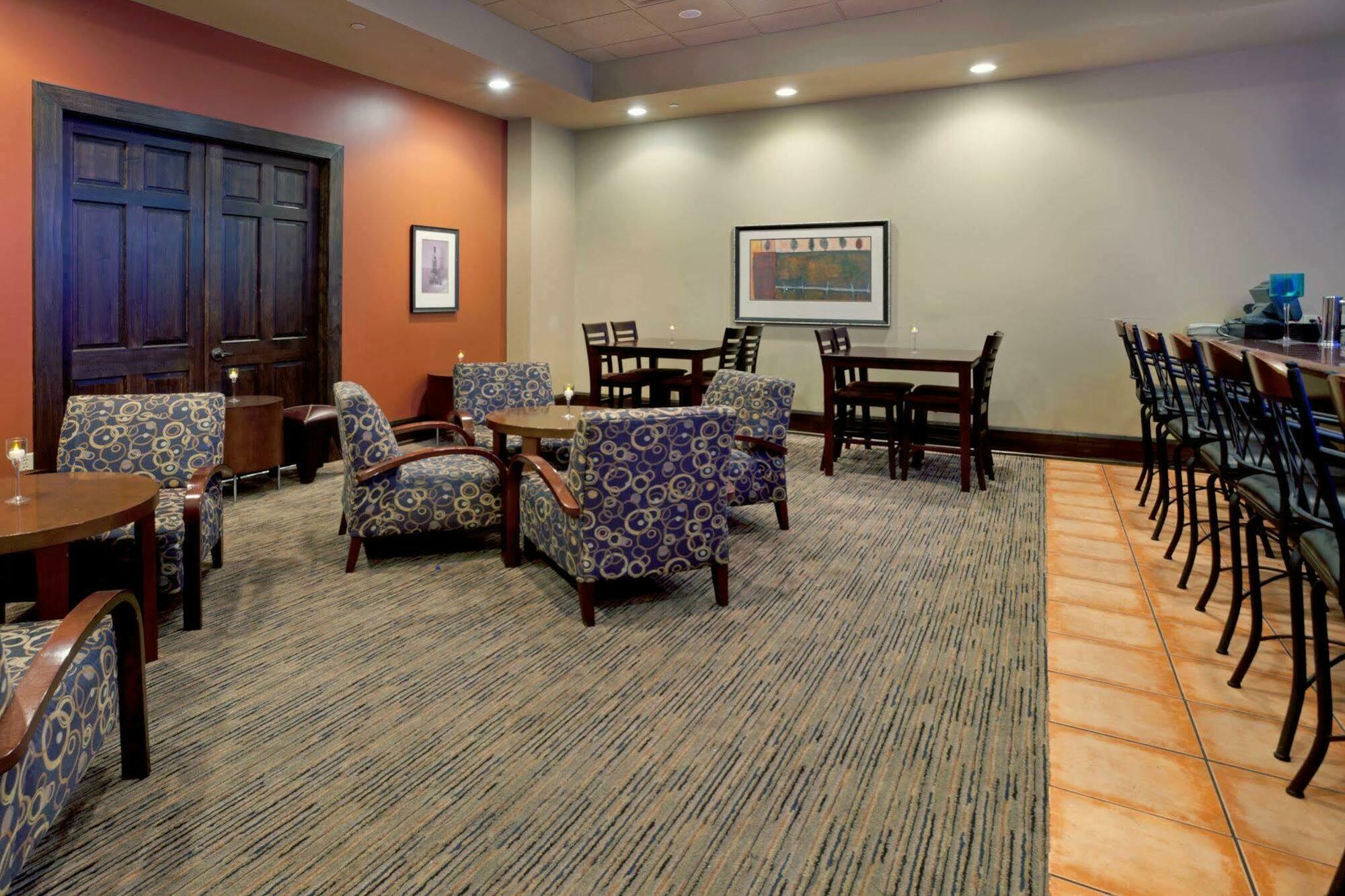 Crowne Plaza San Antonio Airport By Ihg Hotel Exterior photo